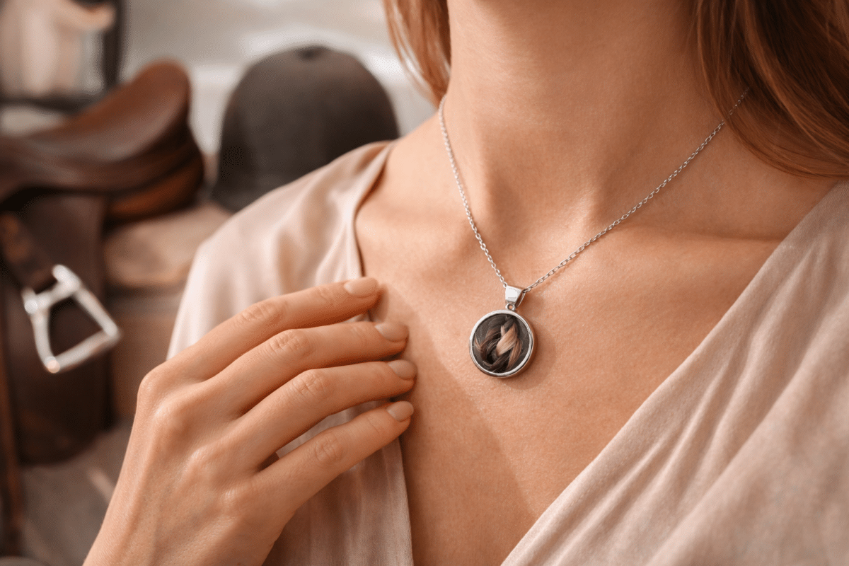 Pendentif en crin de cheval élégant