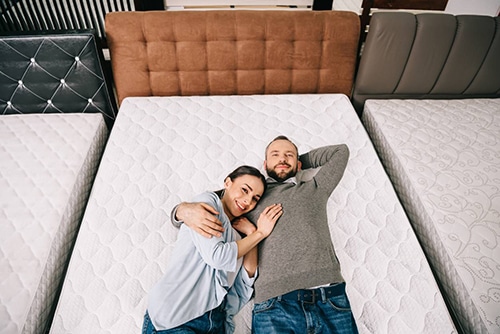 Comment choisir son matelas pour un sommeil confortable à deux ?