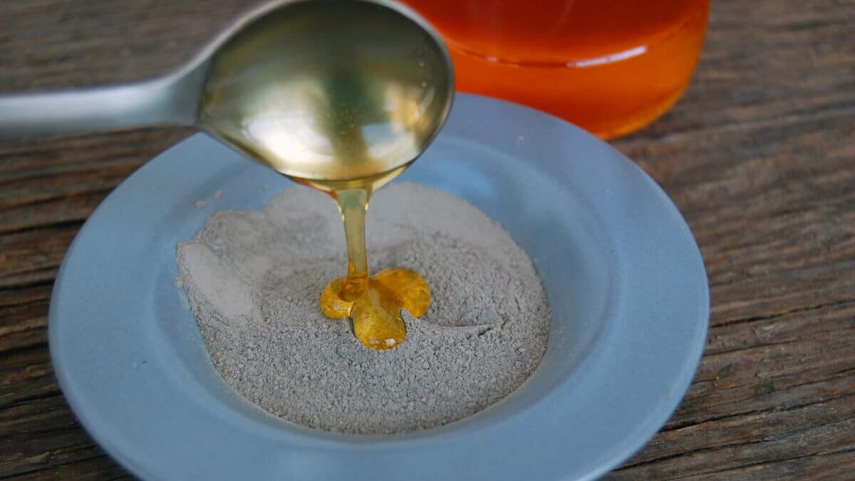 Secrets de beauté avec de l'argile en poudre