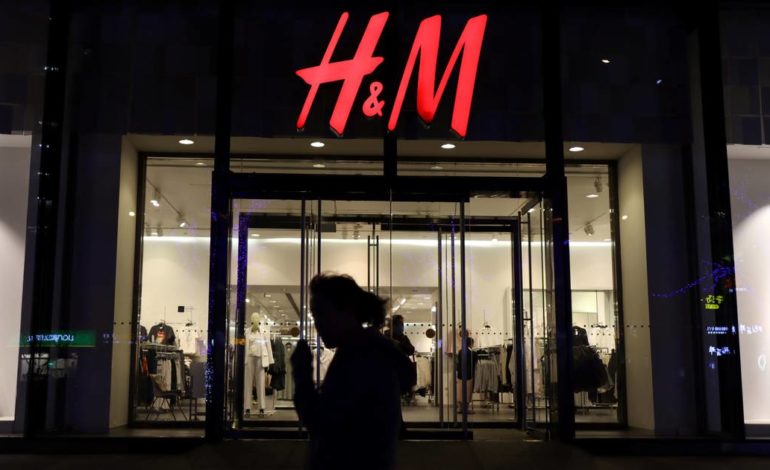H&M : La marque de vêtements lance une collection de vestes ultra tendances pour la fin de l’été 2022 !