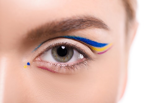 Réaliser l’eyeliner coloré