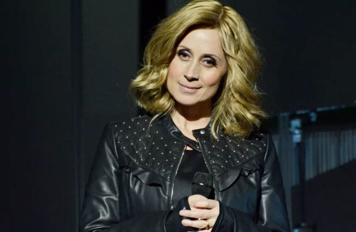 Lara Fabian sublime au naturel, elle nous dévoile sa routine beauté