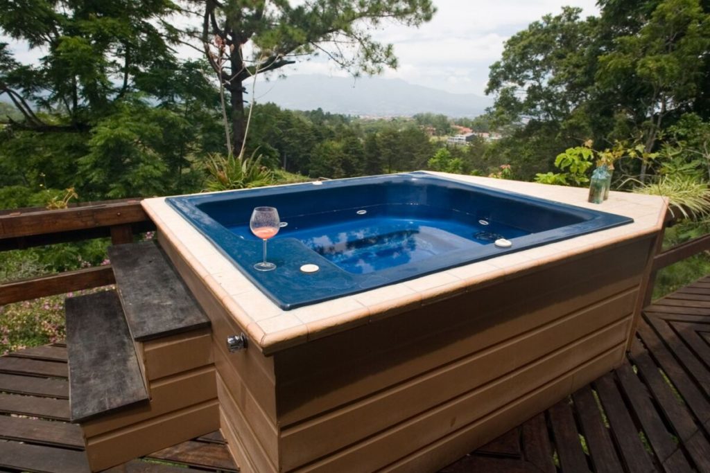 Maison : Comment faire pour bien choisir son Jacuzzi cet automne !