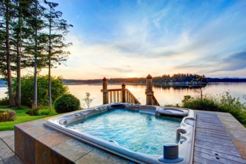 Maison : Comment faire pour bien choisir son Jacuzzi cet automne !