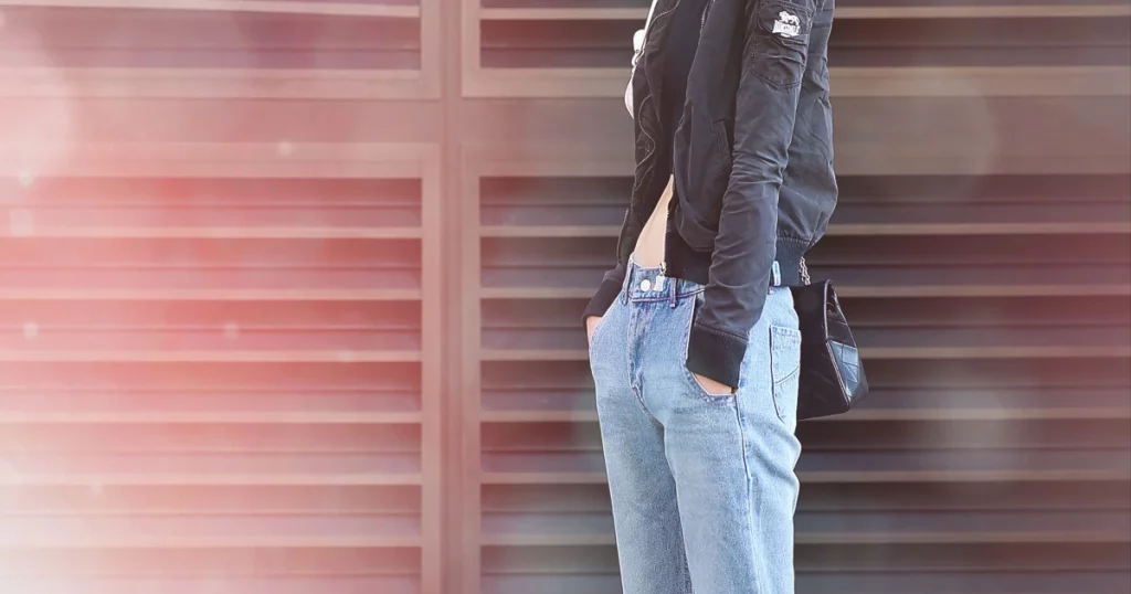 Le jean mom parmi les grandes tendances mode de la saison 