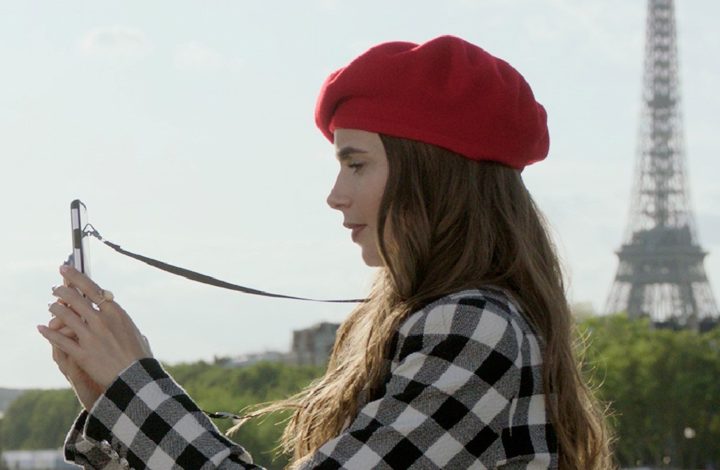 Emily In Paris : Les vêtements de la série en vente, c'est le choc !