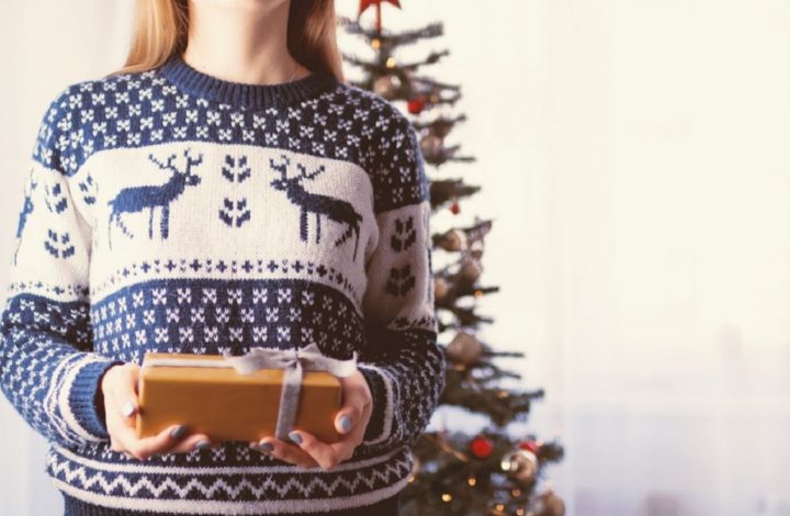 Pull de Noël : ces 3 idées de look tendance à tester absolument