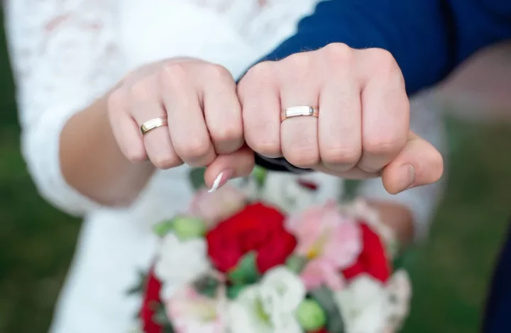 Alliances de mariage et bagues de fiançailles : tous nos conseils pour bien les choisir !