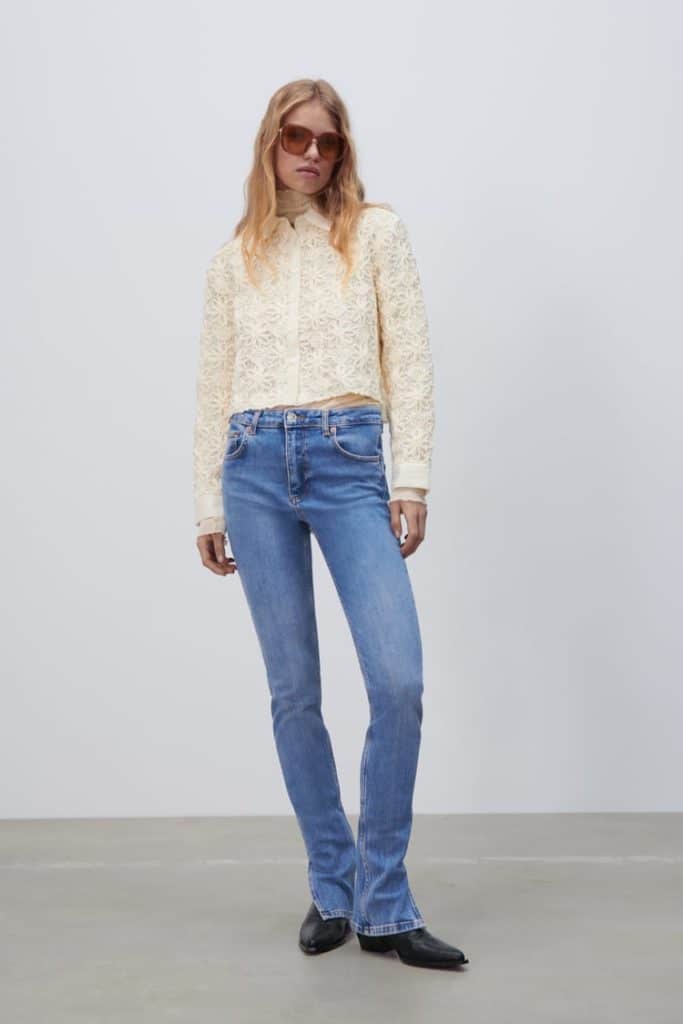 Un jean droit Zara parmi les basiques mode 2022