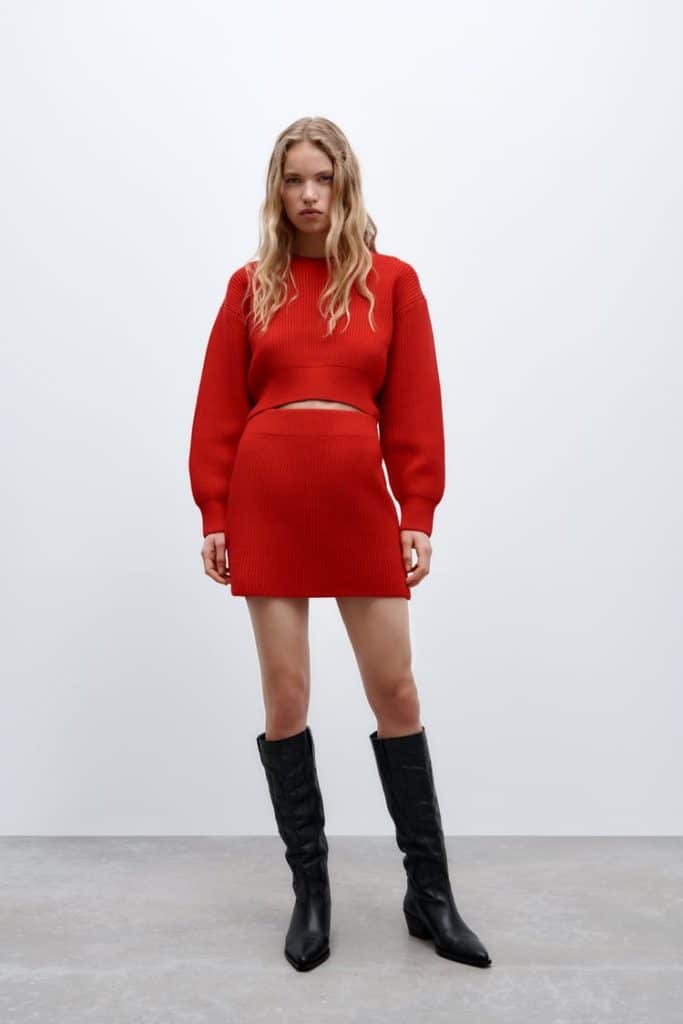 La mini jupe parmi les tendances mode 2022