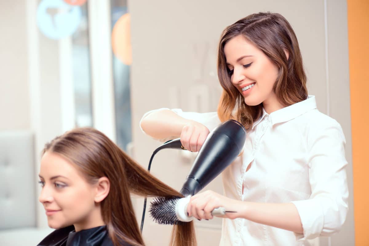 Astuces pour une coupe pas chère chez votre coiffeur