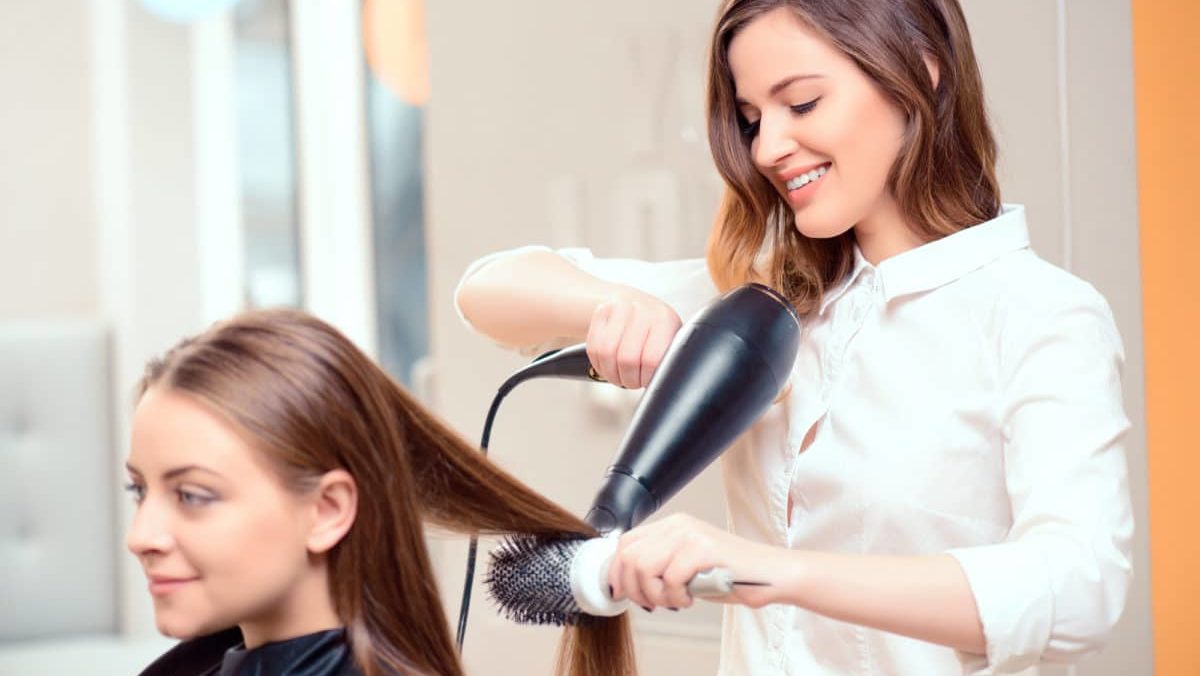 Astuces pour une coupe pas chère chez votre coiffeur