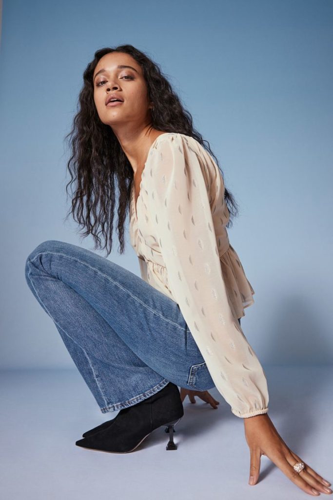 Un jean flare parmi les nouveautés H&M
