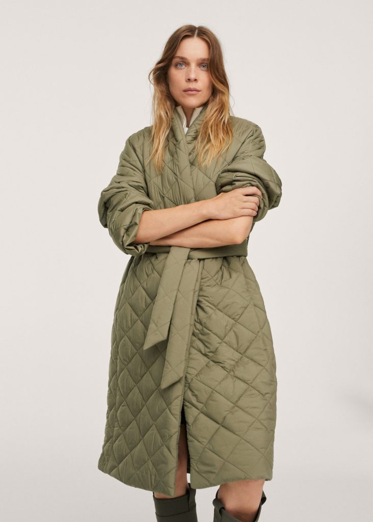 Un anorak matelassé Mango à shopper pendant les soldes hiver 2022