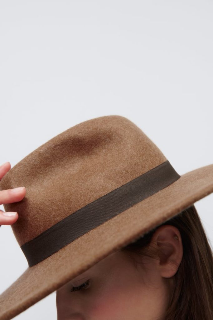 Un chapeau Zara parmi les grandes tendances 2022