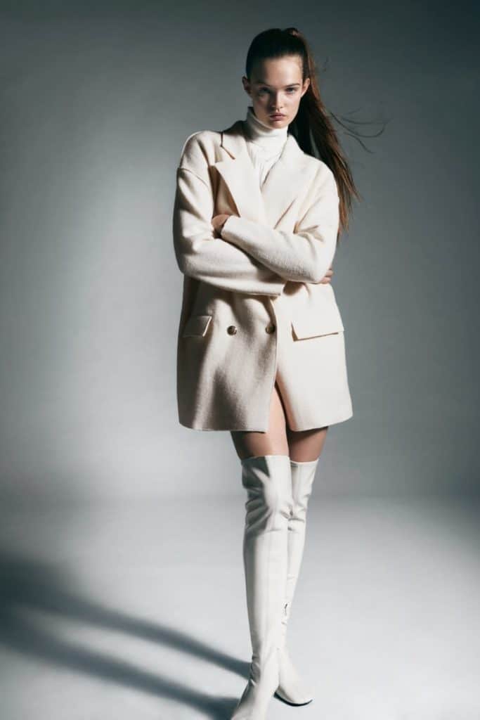 Un manteau blanc Zara à s'offrir pendant les soldes 2022