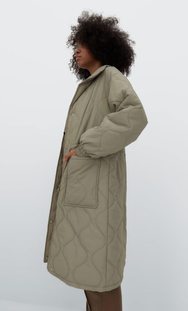 Un manteau matelassé Stradivarius pour adopter la tendance mode hiver 2022