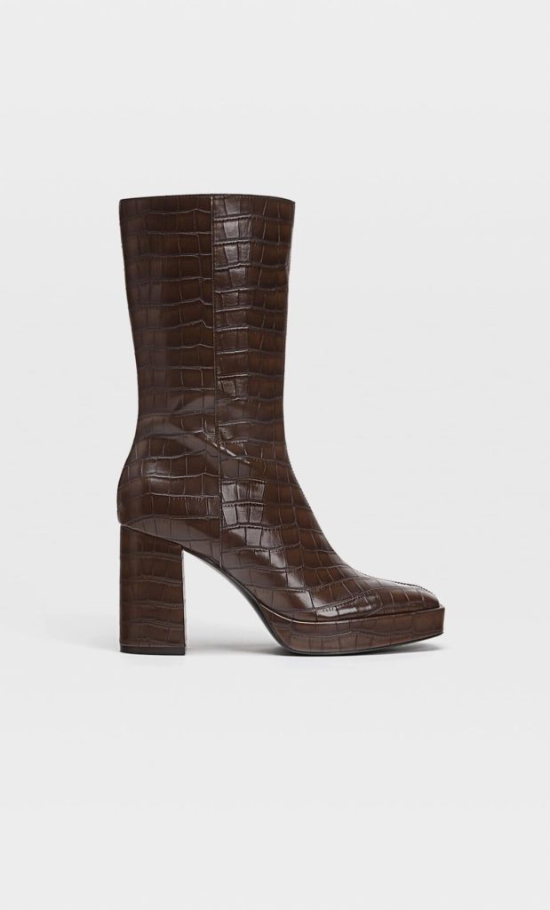 Des bottes python Stradivarius pour adopter la tendance chaussures 2022