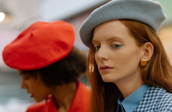 Chapeaux stylés : Ces 3 modèles font un carton en hiver 2022 !