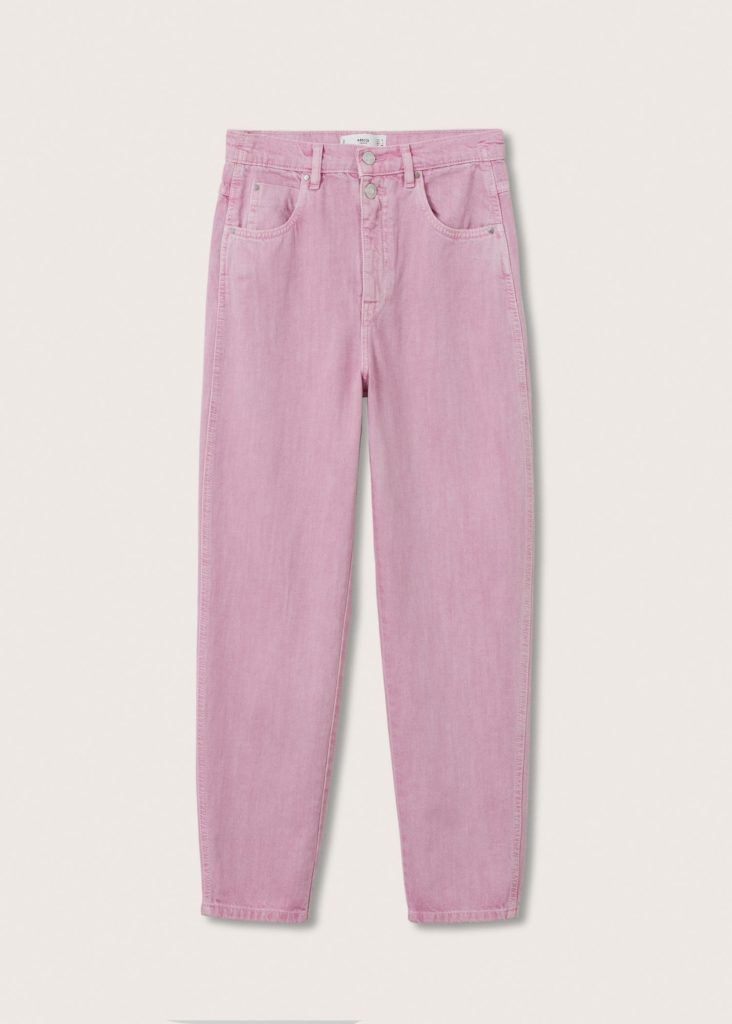 Un jean coloré à shopper parmi les tendances Mango