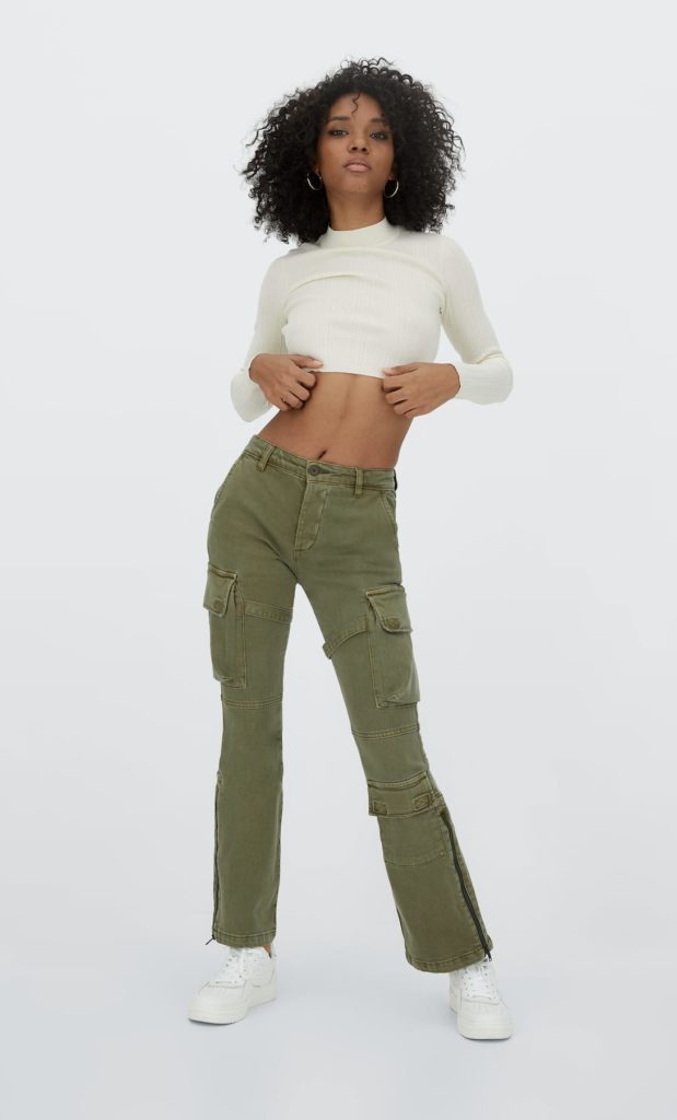 Un pantalon cargo à shopper parmi les nouveautés Stradivarius 