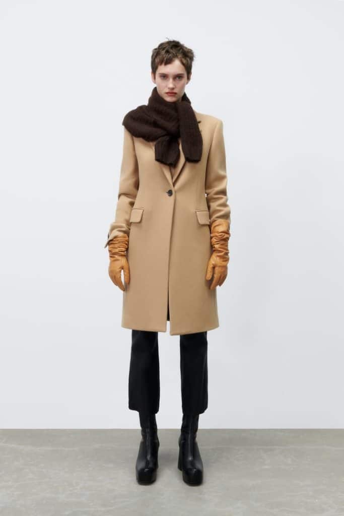Un manteau Zara pour adopter la mode du minimalisme