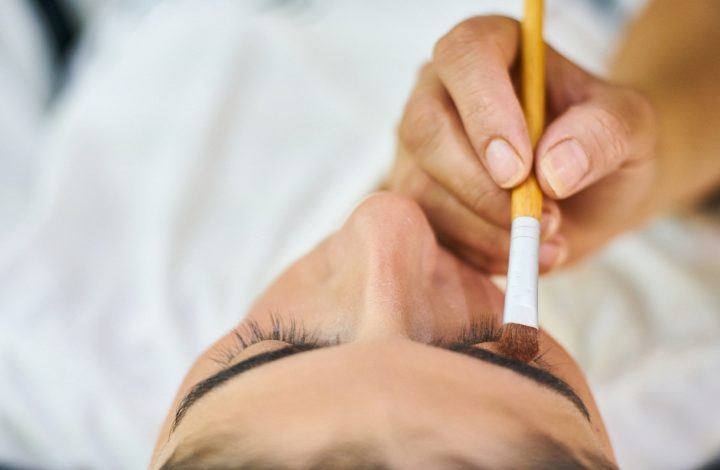 Micrograyling : Cette tendance maquillage 2022 est celle que l'on doit tester !