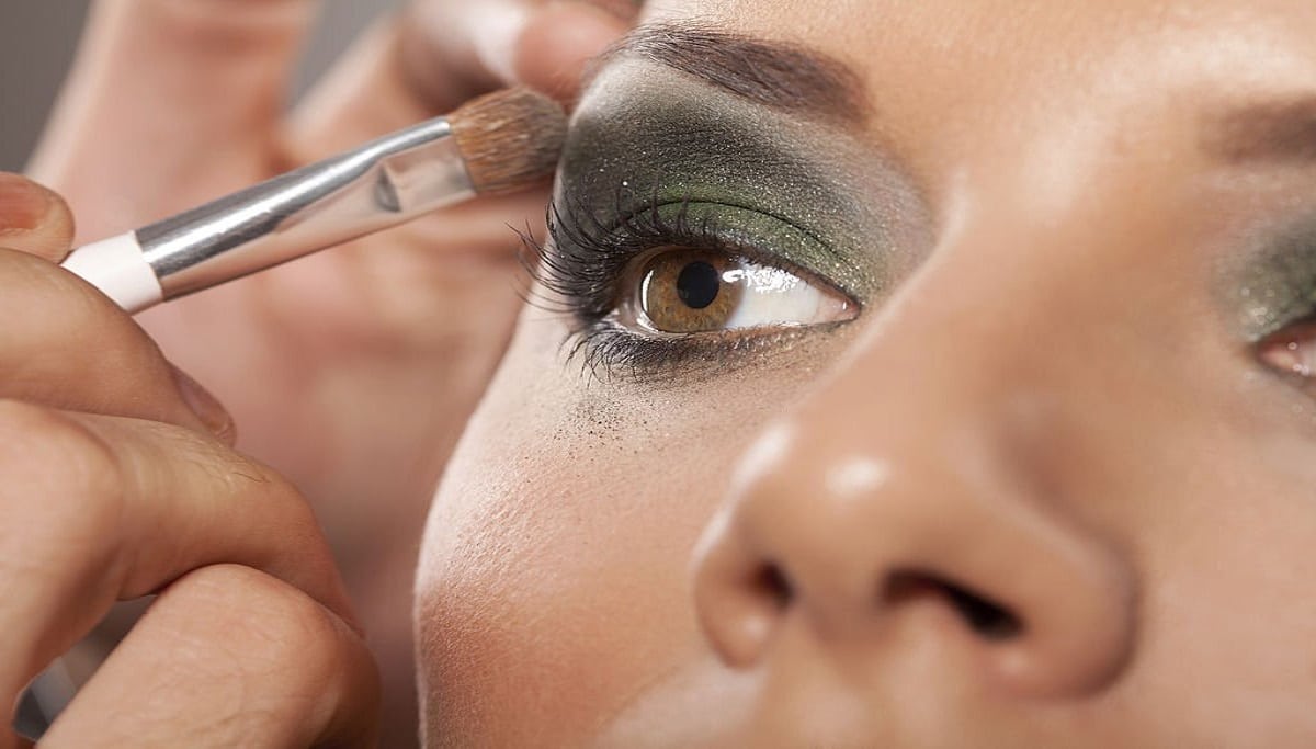 Maquillage printemps 2022 : Testez le style vitaminé pour sublimer votre regard !