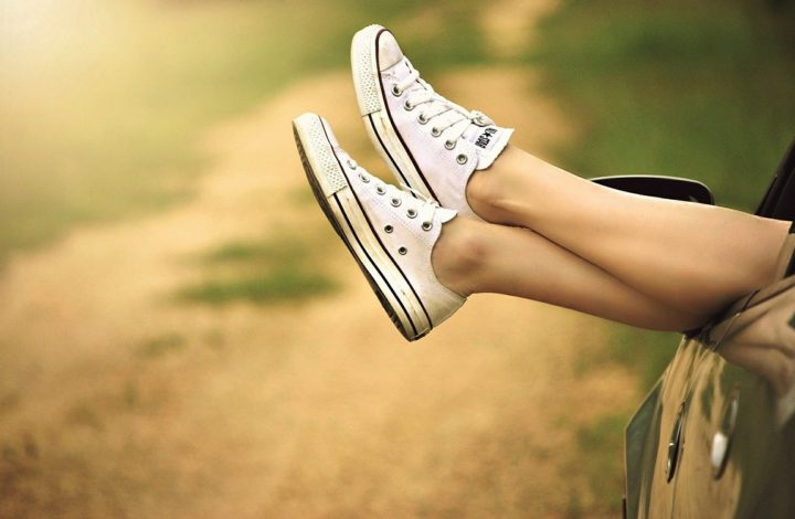 Tendances chaussures 2022 : 4 sneakers pour compléter vos robes d'été !