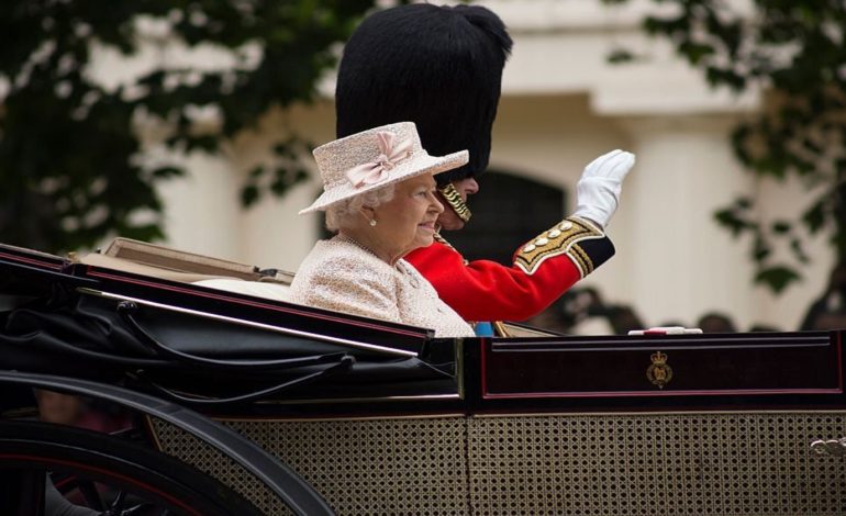 Elisabeth II : Des rumeurs se sont répandues sur le fait que le prince Philip l’avait trompée !