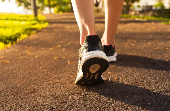 Perte de poids : Combien de temps devez-vous marcher pour perdre 1 kg et retrouver la ligne avant le printemps ?