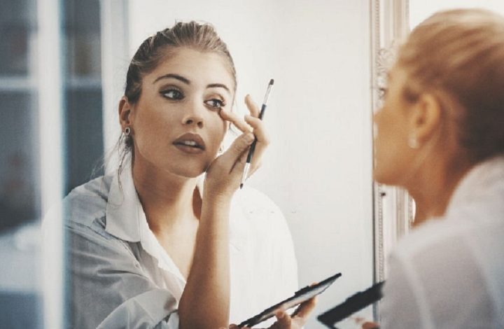 Astuce Maquillage : Attention à ces erreurs, ils vont vous donner le teint gris !