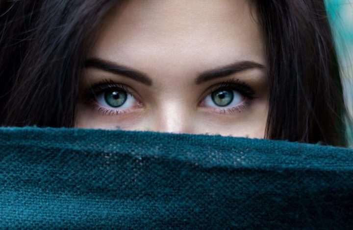 Beauté : Voici la meilleure méthode pour réussir à faire repousser ses sourcils clairsemés durant cet automne !