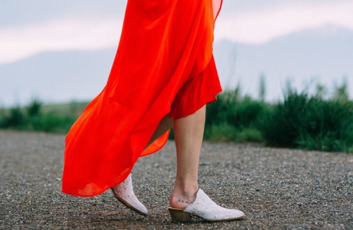 Tendance 2022 : Les trois couleurs qui seront sur tous les vêtements des femmes à la mode cet été 2022 !