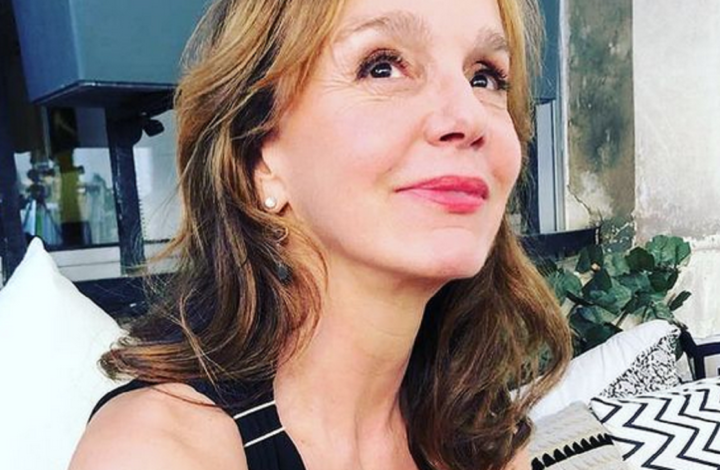 Philippine Leroy-Beaulieu : Voici comment l'actrice d'Emily In Paris prend soin de sa peau !