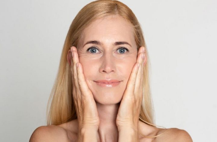 Soin visage : Voici comment se débarrasser efficacement de vos boutons selon les experts !