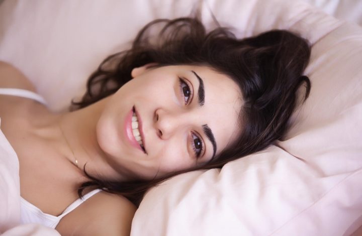 Coiffure : Voici comment protéger vos cheveux pendant votre sommeil !