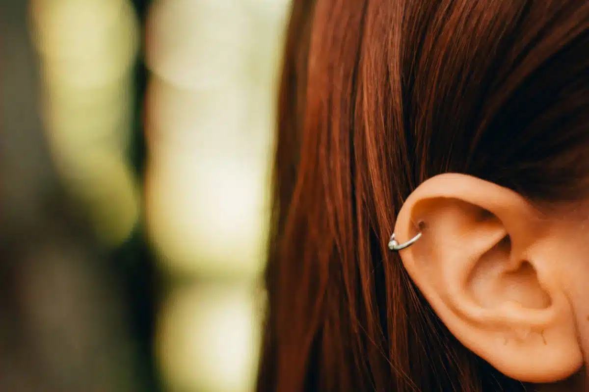 Quel style de piercing d'oreilles vous convient le mieux ?