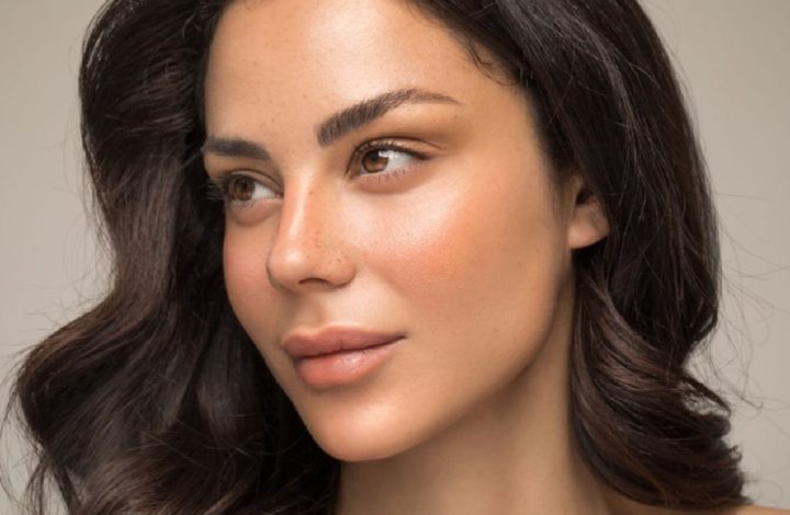 Maquillage : Avez-vous déjà essayé le Henna Brow ? La nouvelle tendance des sourcils !