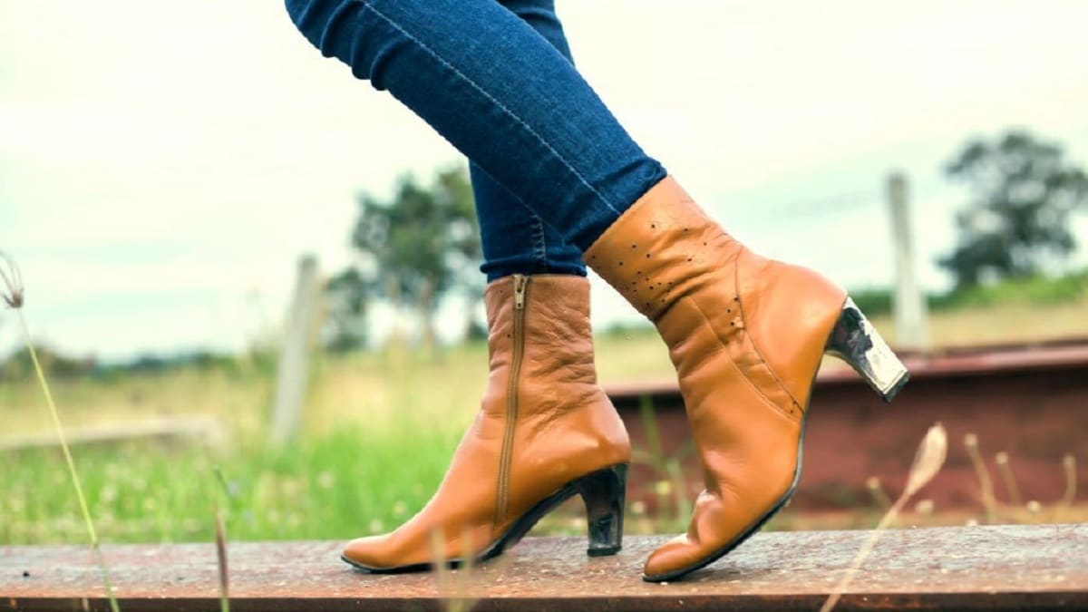 Bottes de cowboy : Ces chaussures tendances prennent actuellement le devant de la scène. Voici comment les porter !