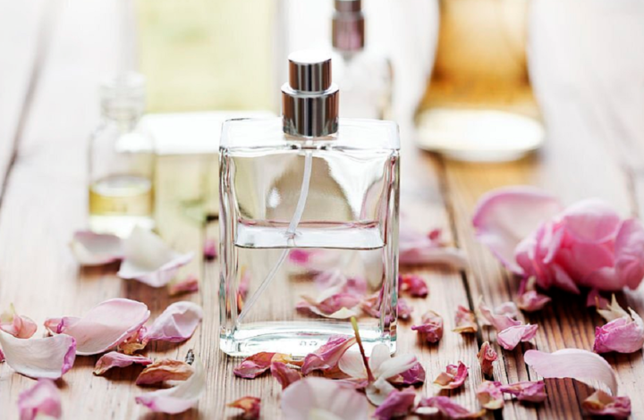 Parfums floraux: Voici les fragnances à base d'arôme de fleur qui s’arrache le plus sur le marché à seulement 30 euros!