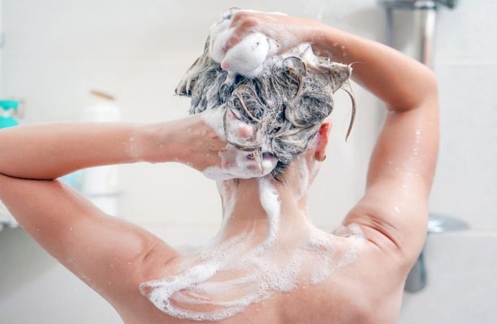 Shampooing : Les signes alarmants qui prouvent que vous utilisez le mauvais soin pour vos cheveux !