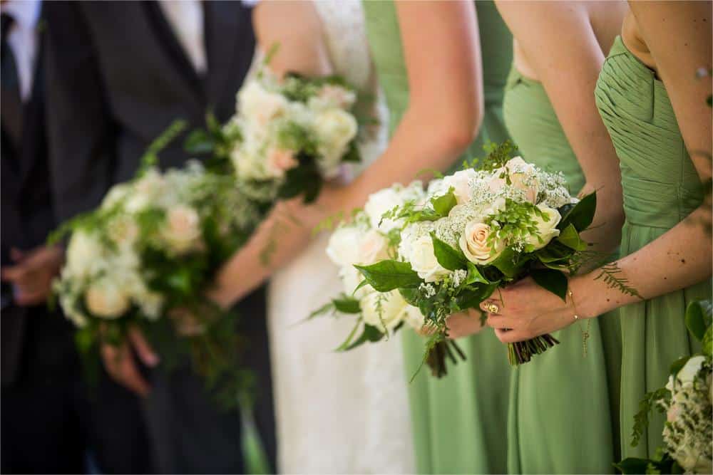 Tendance 2022 : Comment faire pour habiller un cortège de mariée vert durant cet automne ？