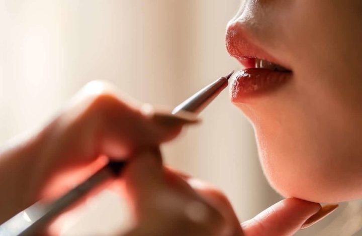 Maquillage : Les couleurs de rouges à lèvres à éviter absolument et qui risquent de vous vieillir !