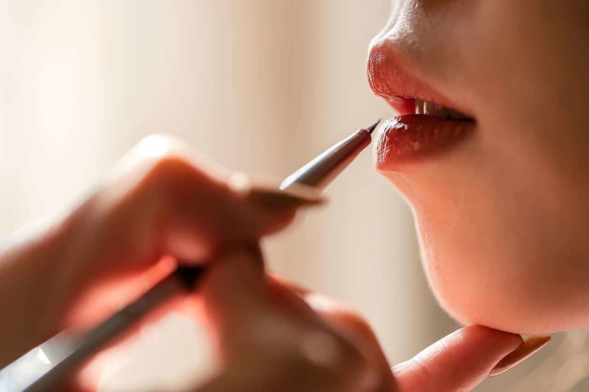 Maquillage : Les couleurs de rouges à lèvres à éviter absolument et qui risquent de vous vieillir !