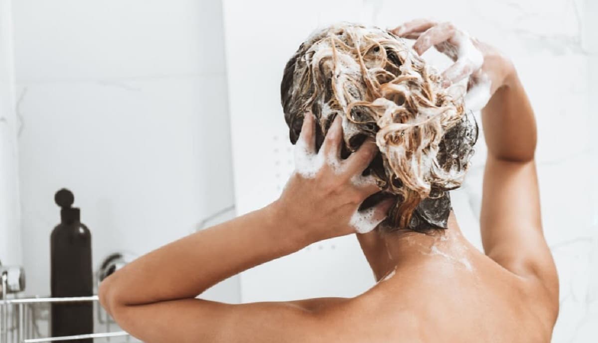 Les 5 fautes qu’on fait tous avec notre après-shampoing !