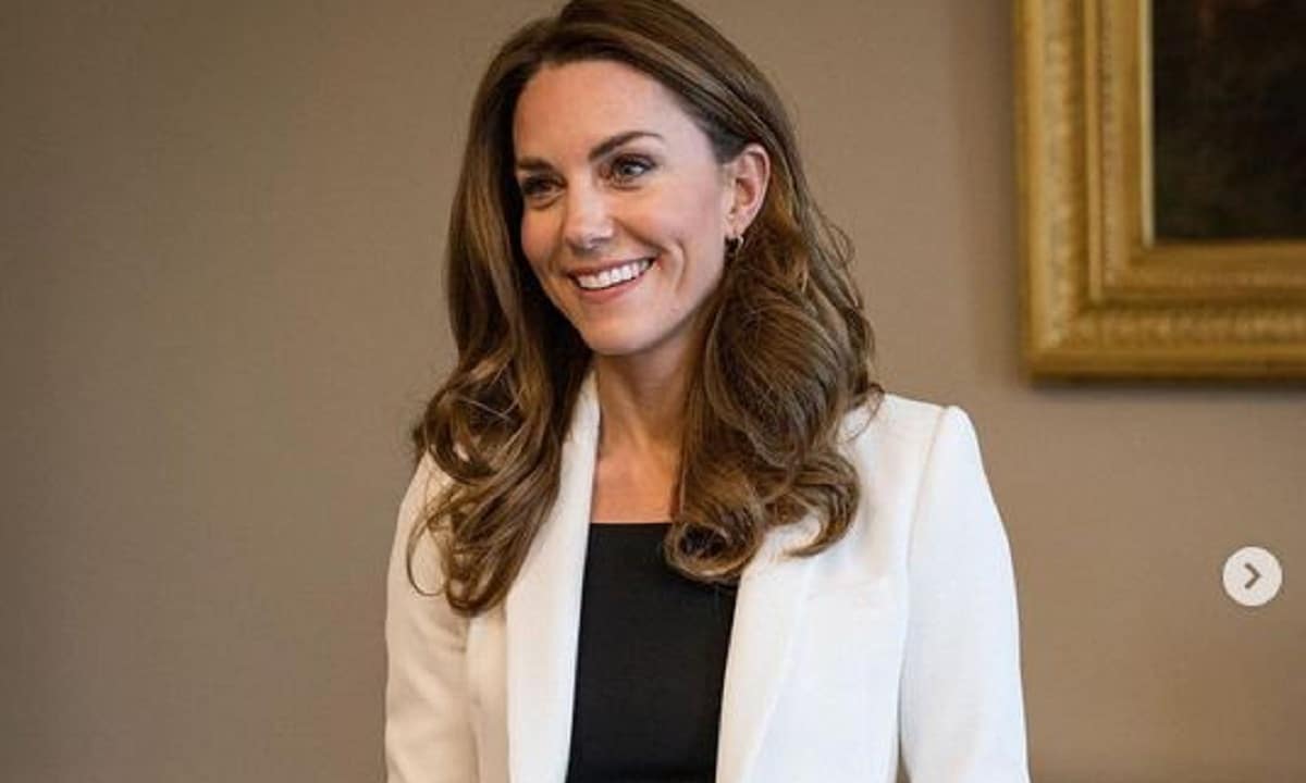 Kate Middleton : Vêtue d’un manteau d'Alexander McQueen, elle fait sensation !