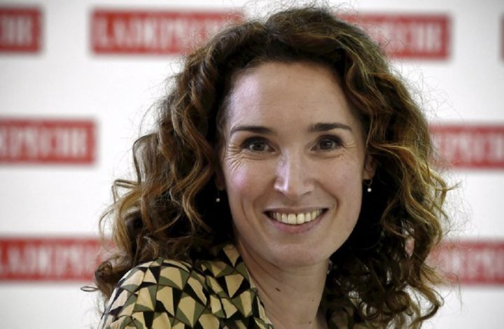 Marie-Sophie Lacarrau fait sensation dans une robe tendance aux couleurs fluos !  