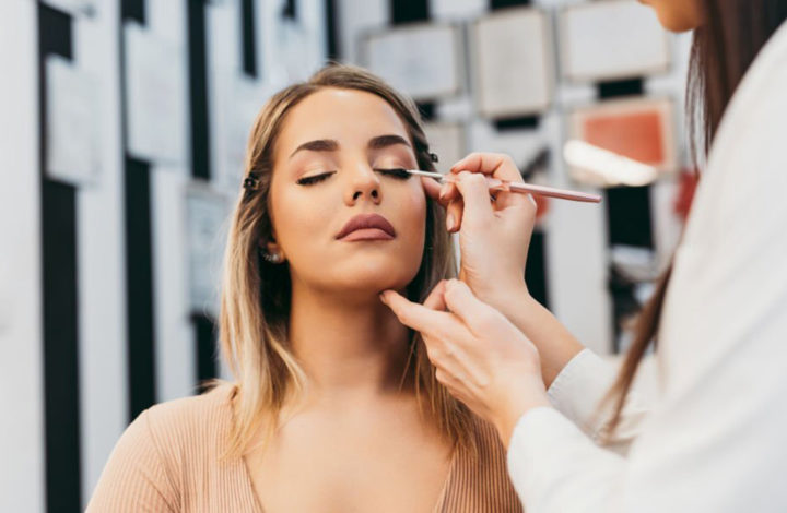 Maquillage peut-il allier beauté et efficacité ?