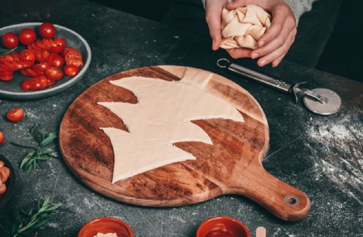 Recette de Noël : Découvrez la manière la plus simple de concocter un délicieux sapin feuilleté au pesto !